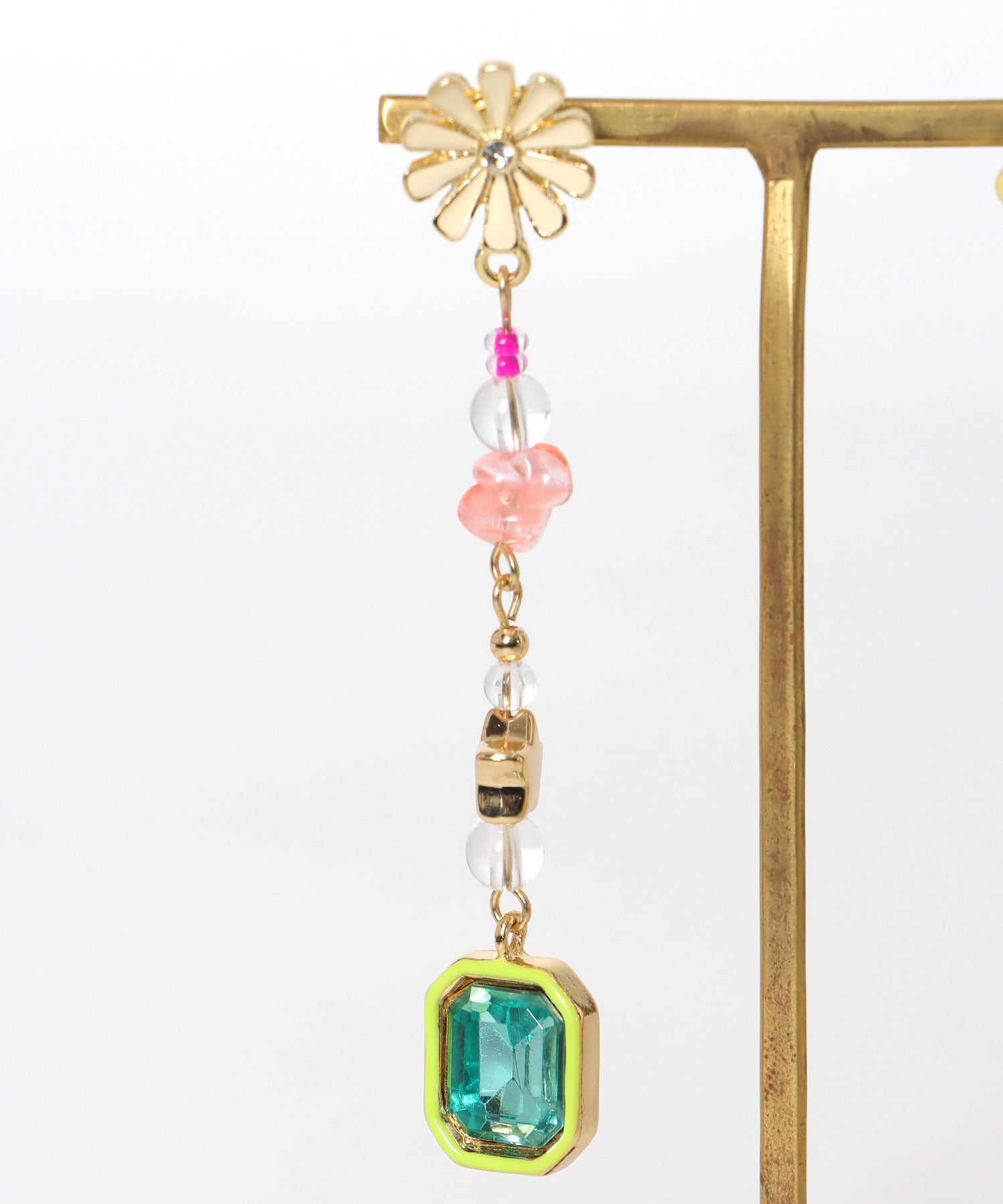 ビジュチャームアシメピアス